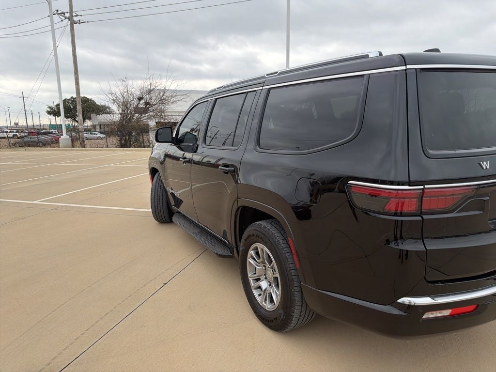 2023 Jeep Wagoneer Base