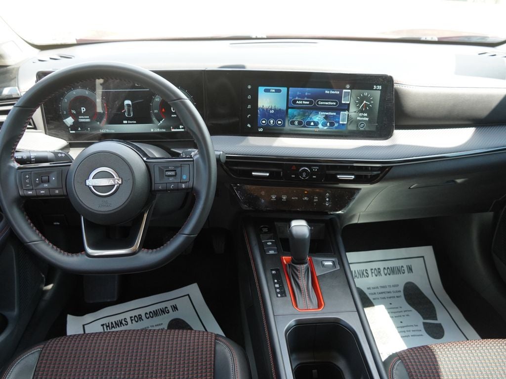 2025 Nissan Kicks SR