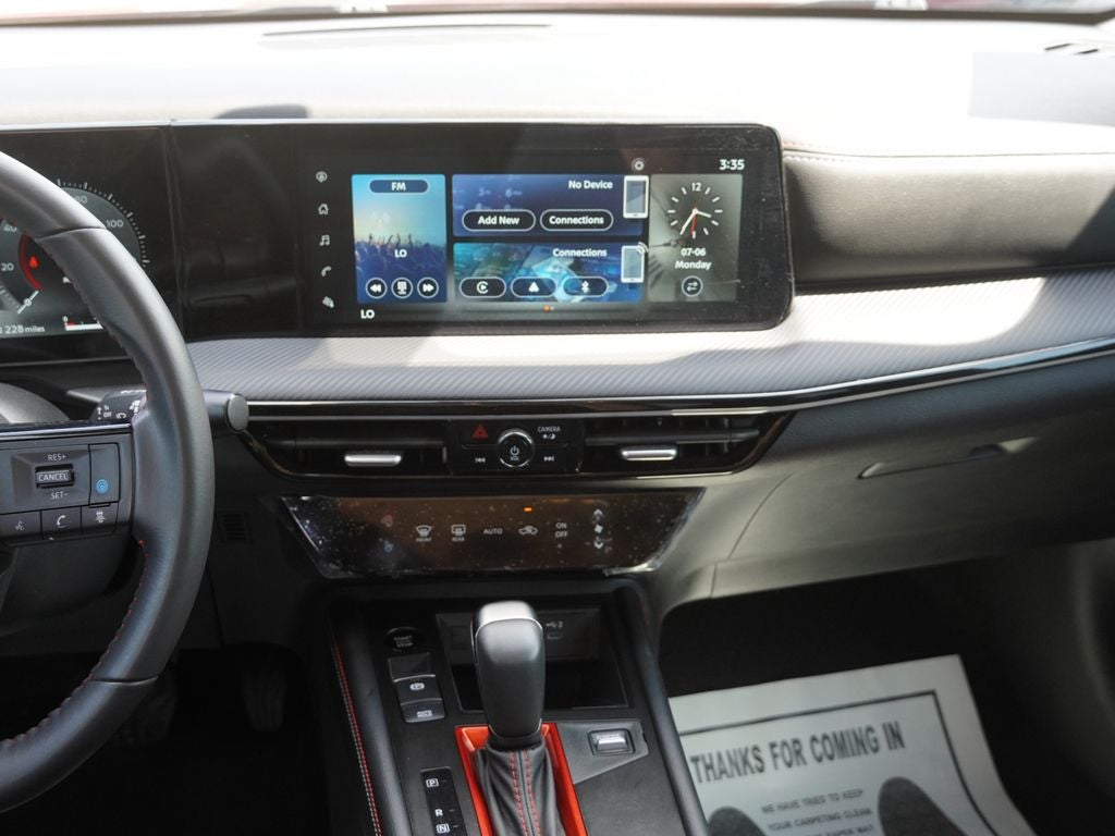 2025 Nissan Kicks SR