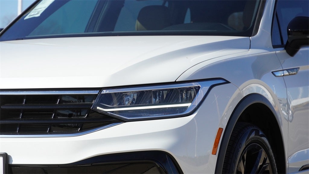 2024 Volkswagen Tiguan 2.0T SE R-Line Black