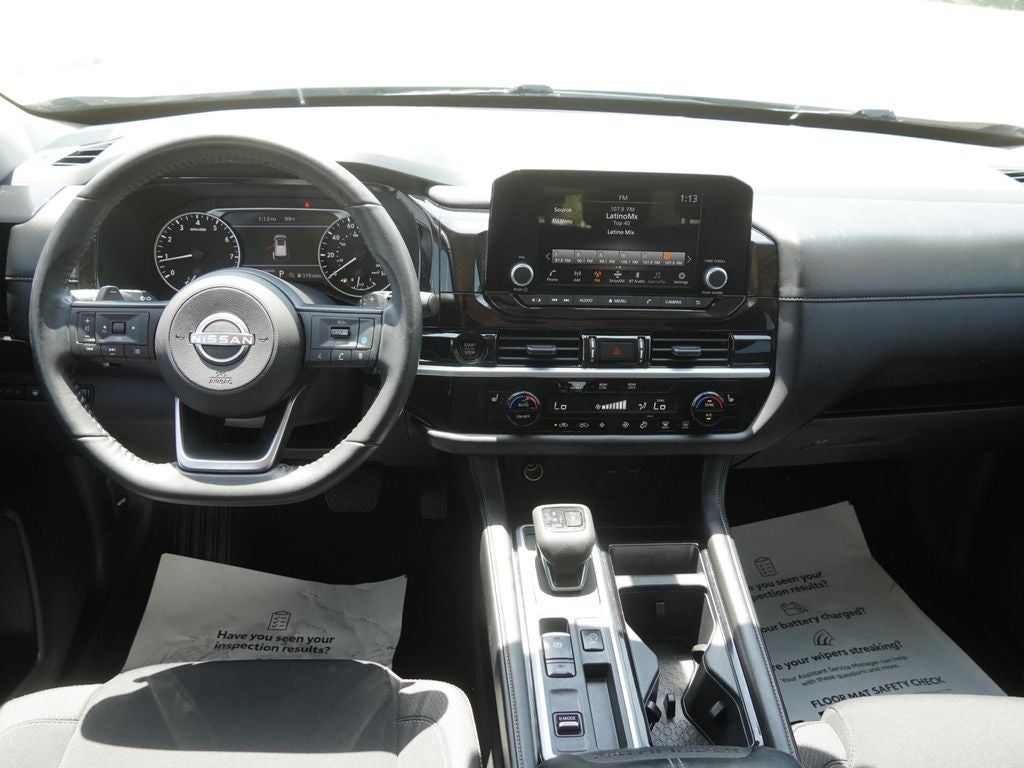 2025 Nissan Pathfinder SV