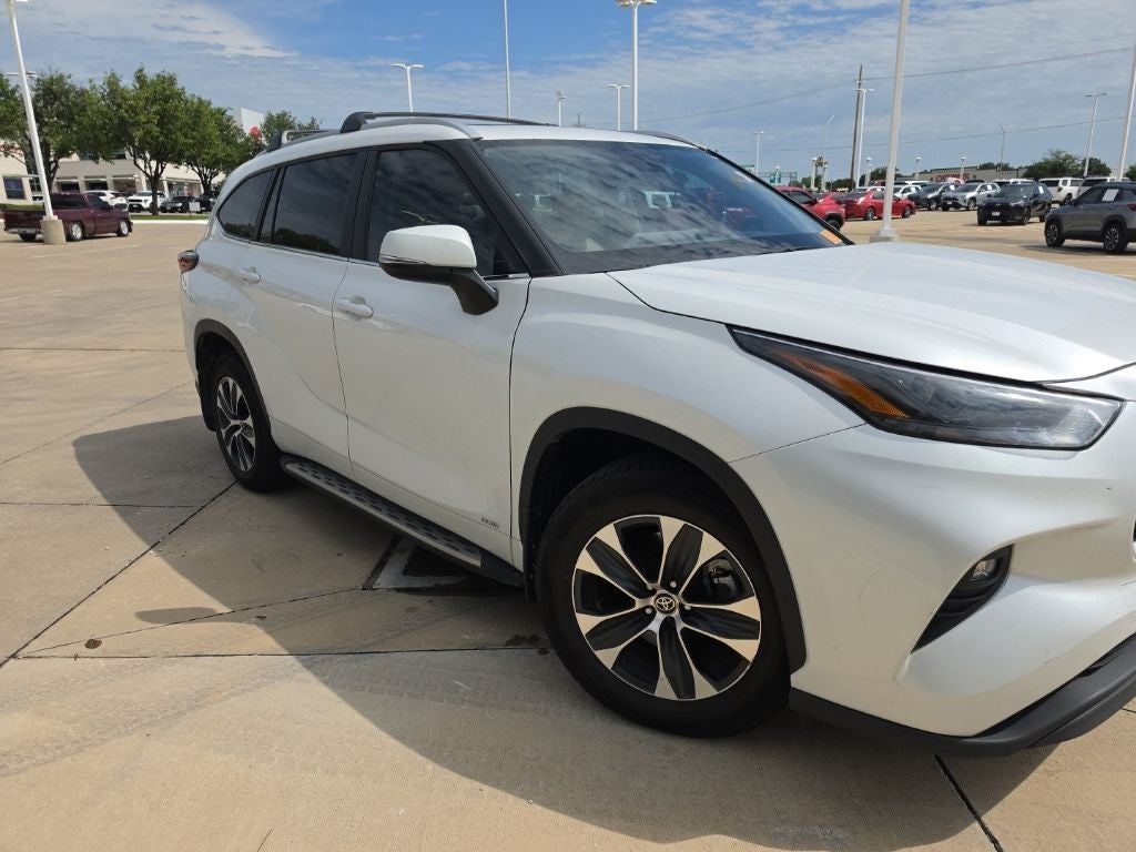 2025 Toyota Highlander Hybrid XLE