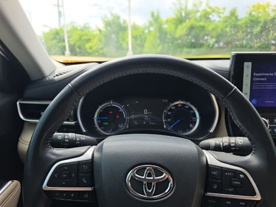 2025 Toyota Highlander Hybrid XLE