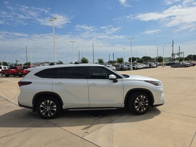 2025 Toyota Highlander Hybrid XLE