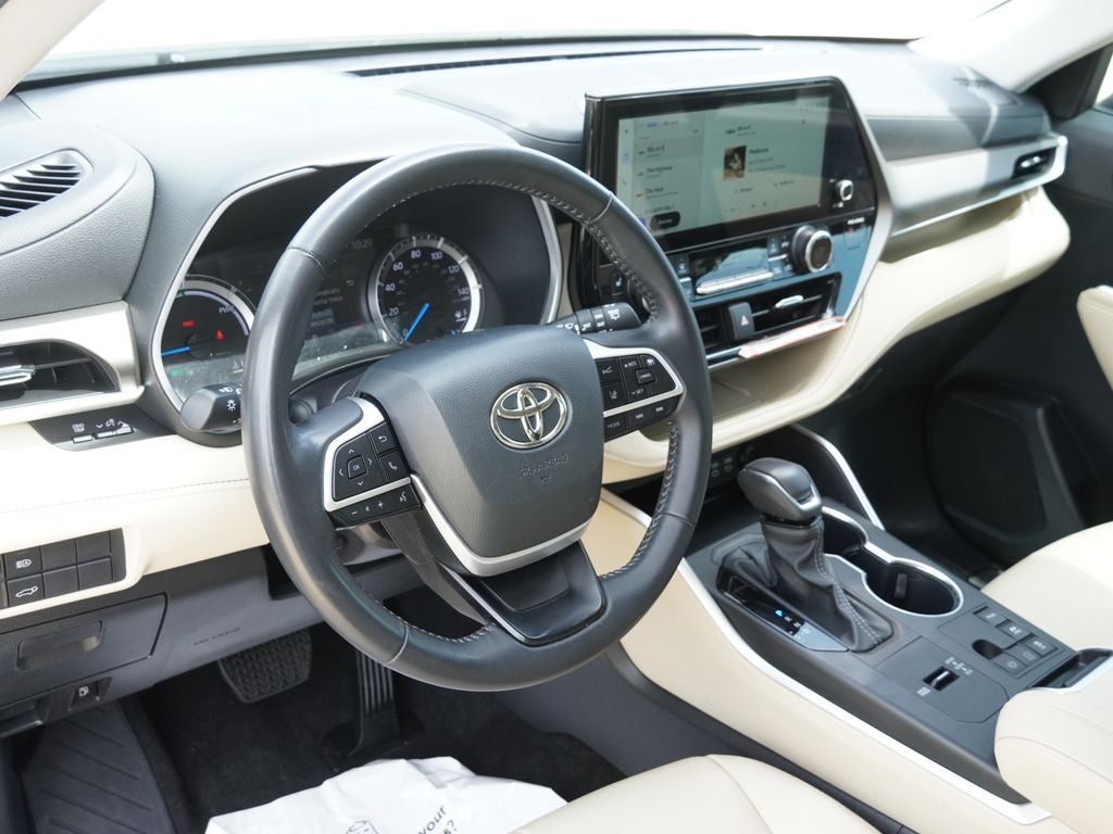 2025 Toyota Highlander Hybrid XLE