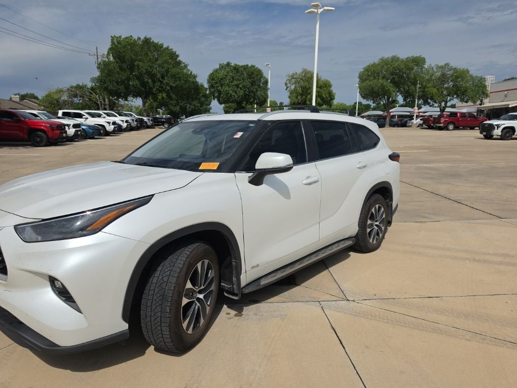 2025 Toyota Highlander Hybrid XLE