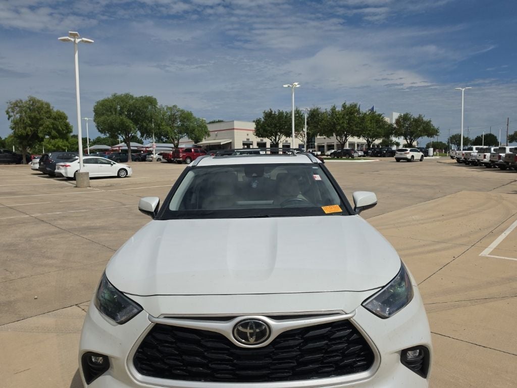 2025 Toyota Highlander Hybrid XLE