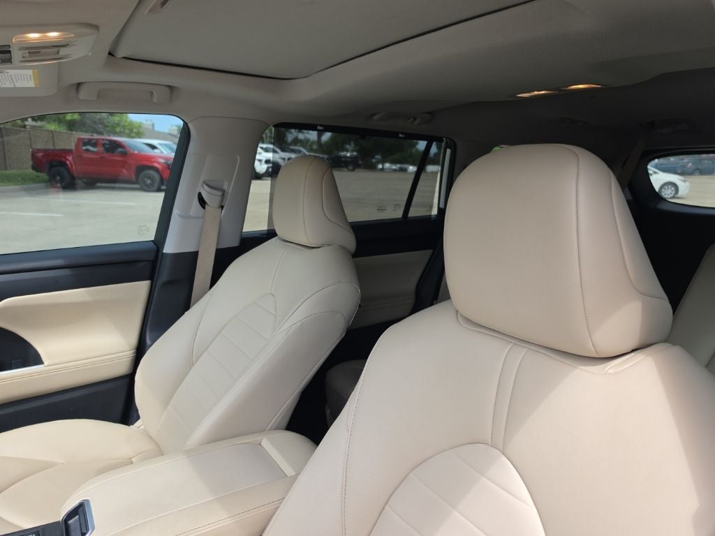2025 Toyota Highlander Hybrid XLE