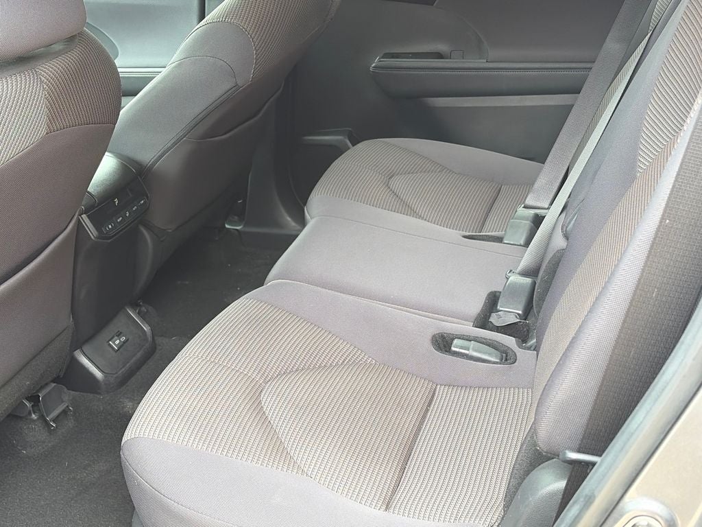 2024 Toyota Highlander LE - Photo 8