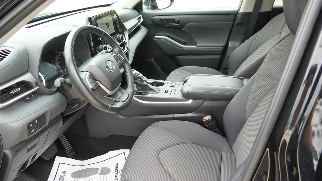 2024 Toyota Highlander LE