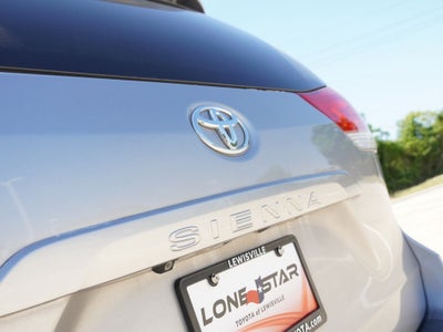 2013 Toyota Sienna LE 8 Passenger