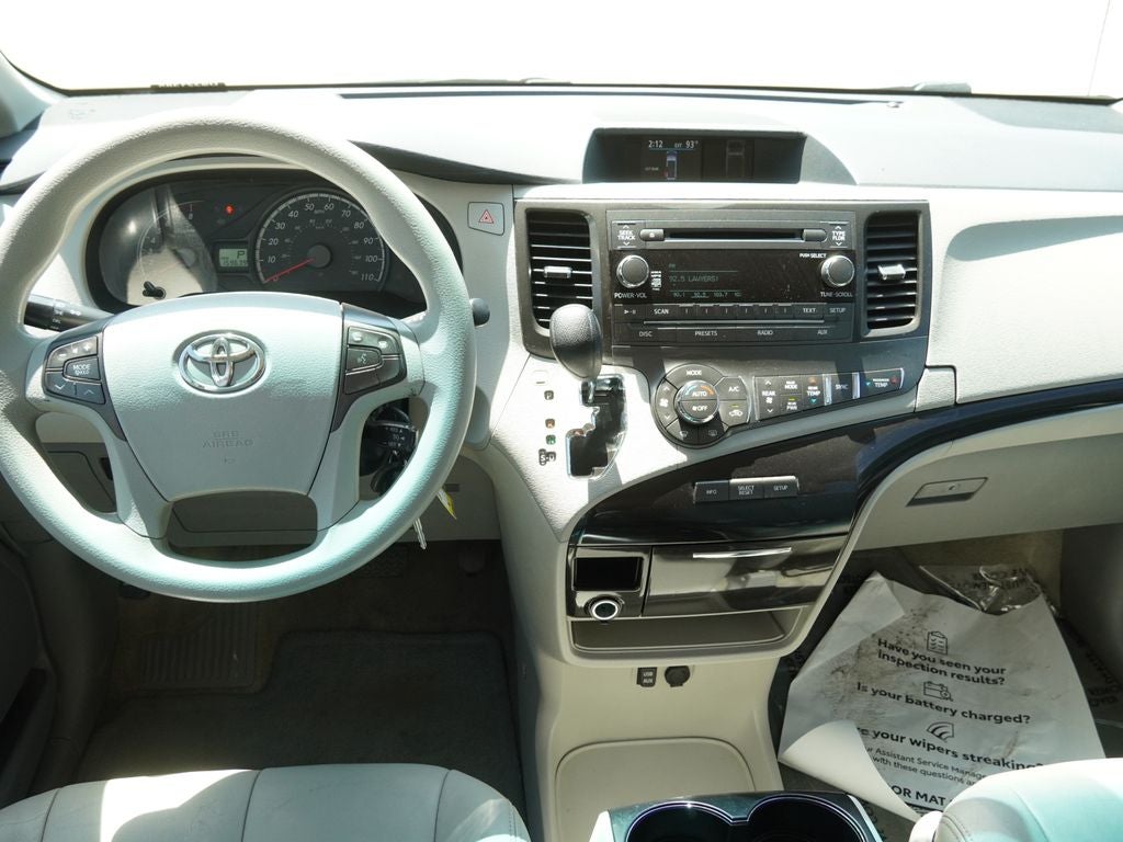 2013 Toyota Sienna LE 8 Passenger