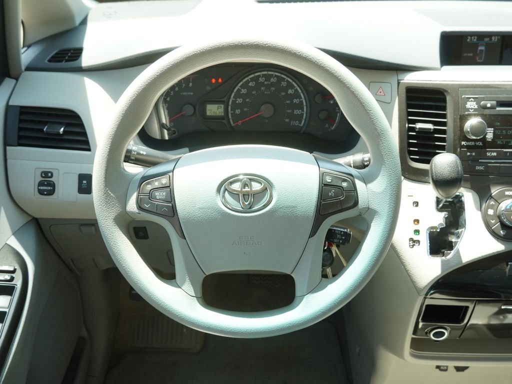 2013 Toyota Sienna LE 8 Passenger
