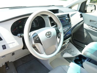 2013 Toyota Sienna LE 8 Passenger