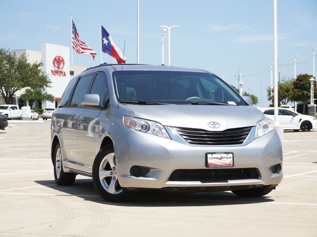 2013 Toyota Sienna LE 8 Passenger