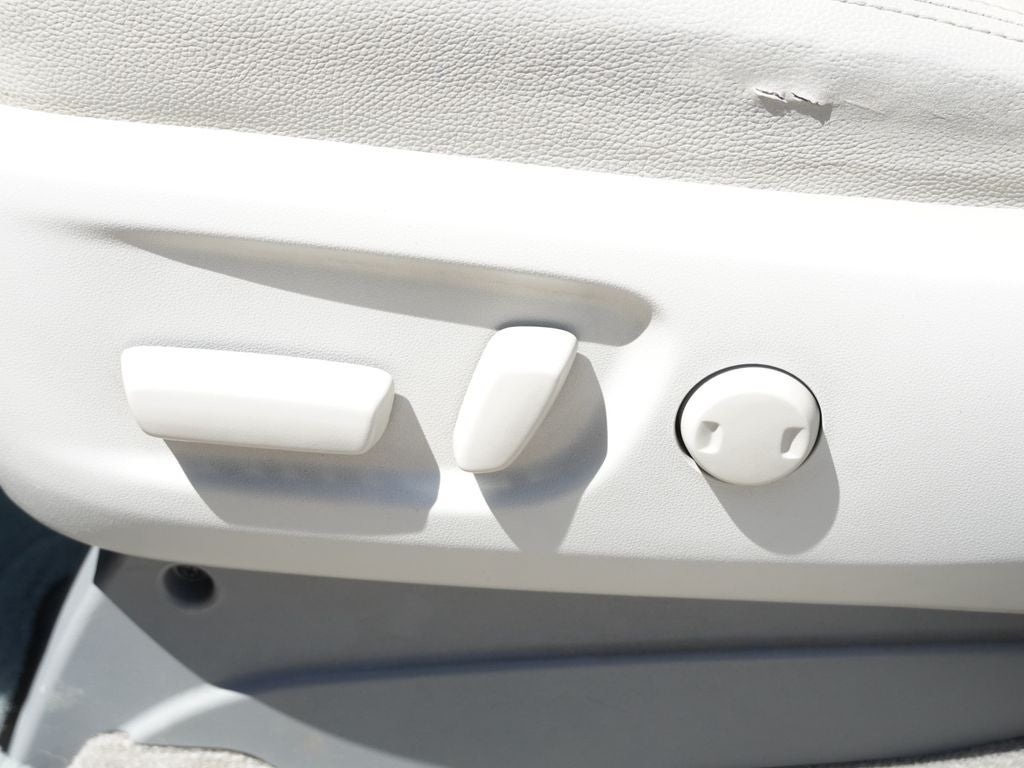 2013 Toyota Sienna LE 8 Passenger