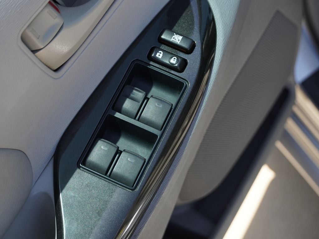 2013 Toyota Sienna LE 8 Passenger