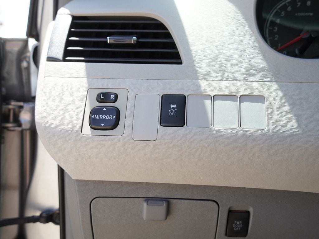 2013 Toyota Sienna LE 8 Passenger