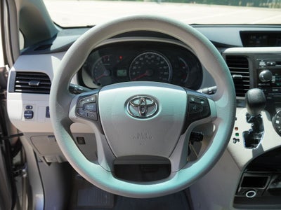2013 Toyota Sienna LE 8 Passenger