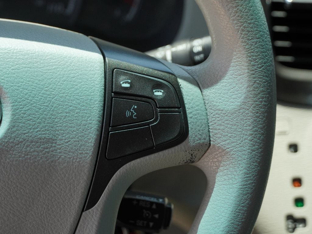 2013 Toyota Sienna LE 8 Passenger