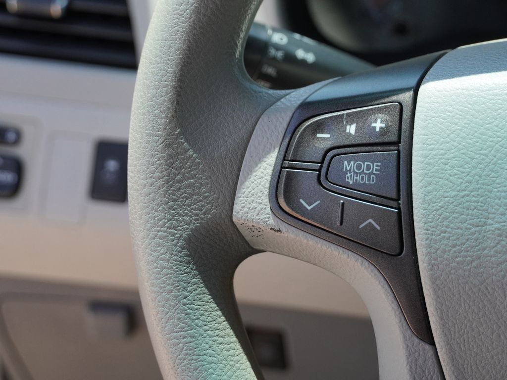 2013 Toyota Sienna LE 8 Passenger