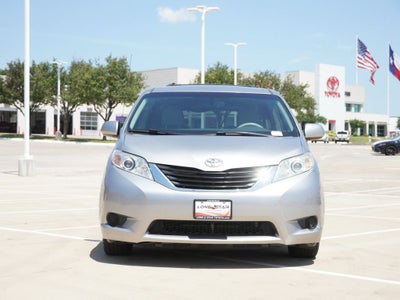 2013 Toyota Sienna LE 8 Passenger