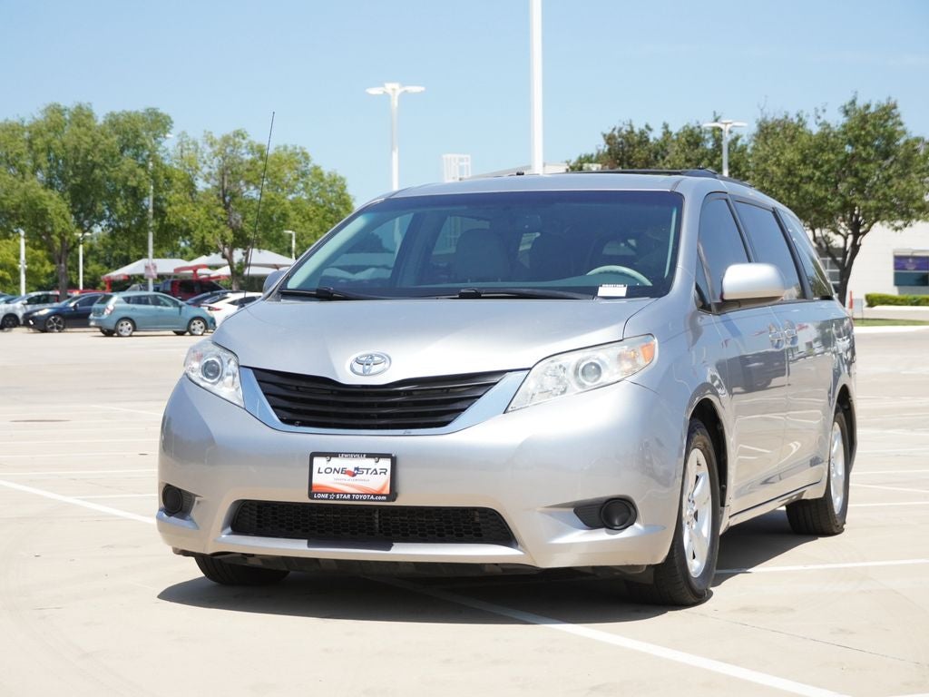 2013 Toyota Sienna LE 8 Passenger