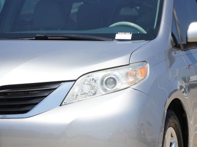 2013 Toyota Sienna LE 8 Passenger