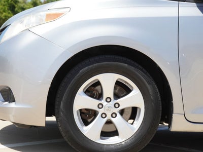2013 Toyota Sienna LE 8 Passenger