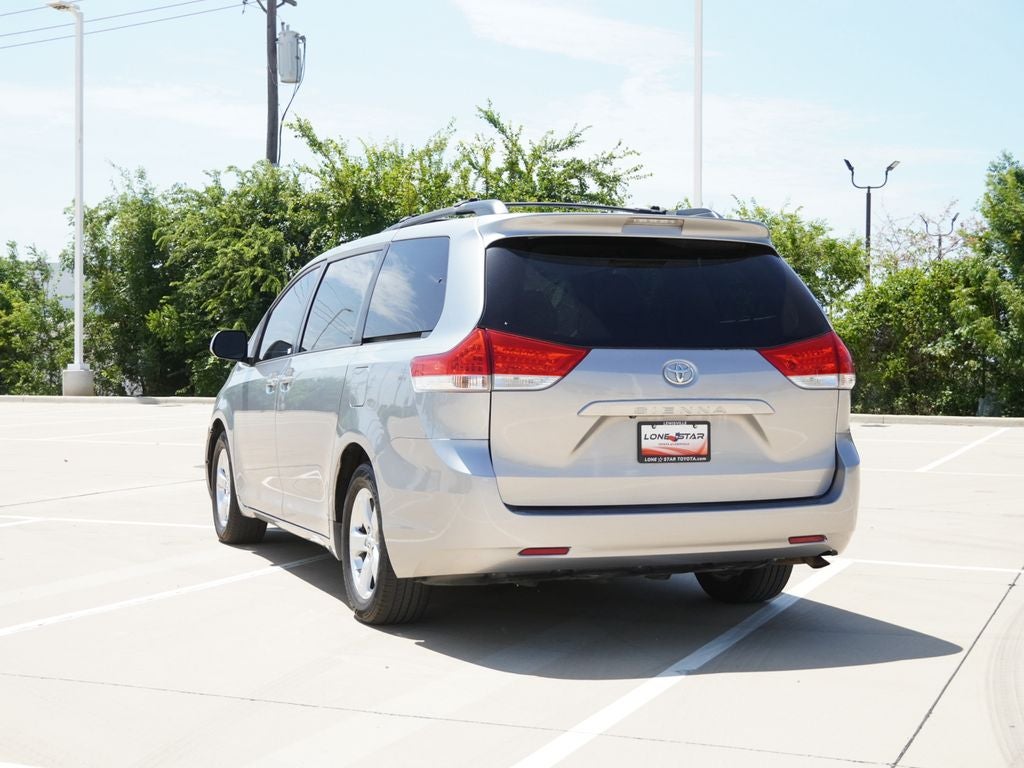2013 Toyota Sienna LE 8 Passenger