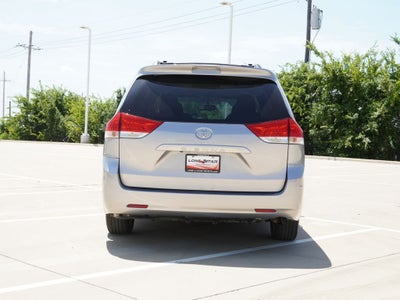 2013 Toyota Sienna LE 8 Passenger