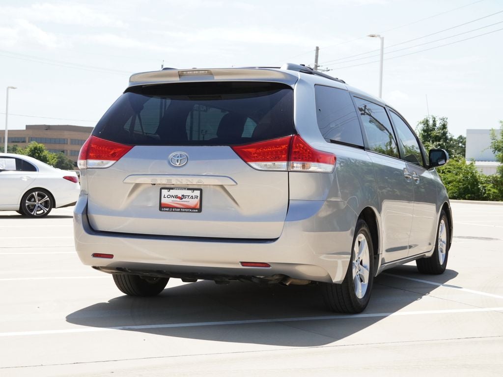 2013 Toyota Sienna LE 8 Passenger