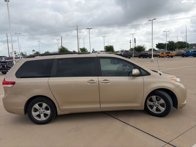 2012 Toyota Sienna Base 7 Passenger