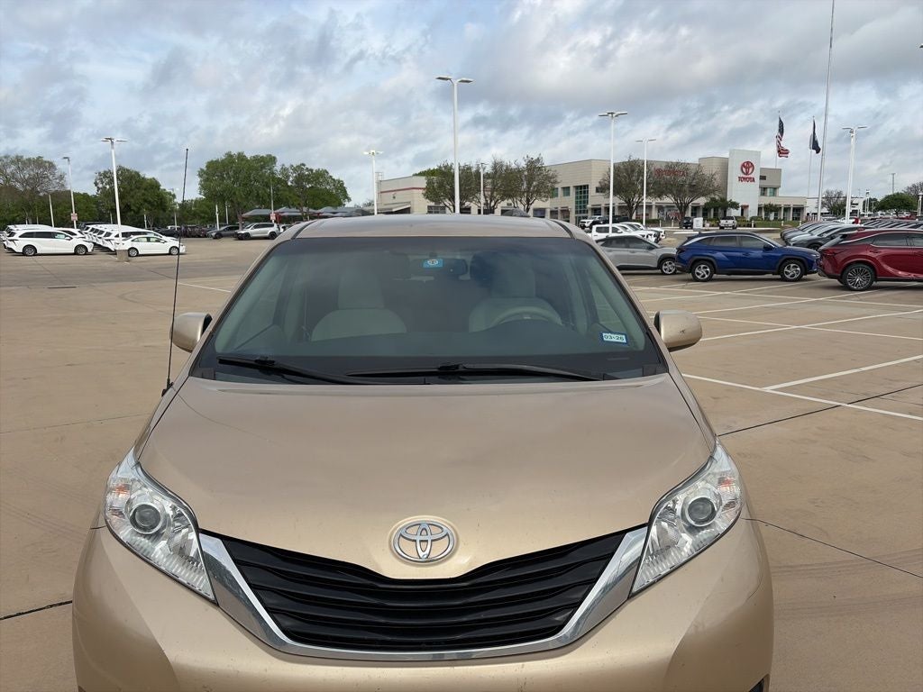 2012 Toyota Sienna Base 7 Passenger