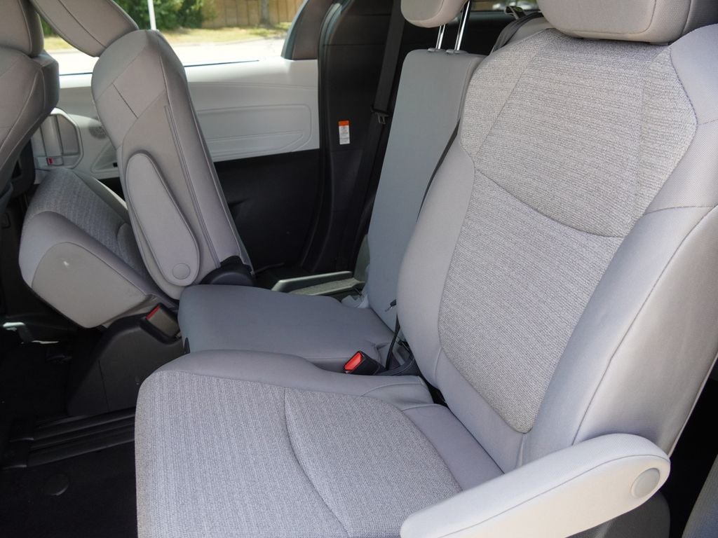 2026 Toyota Sienna LE 8 Passenger