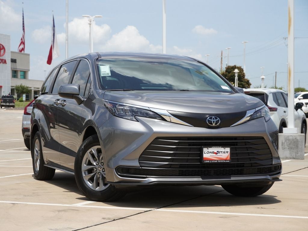 2026 Toyota Sienna LE 8 Passenger