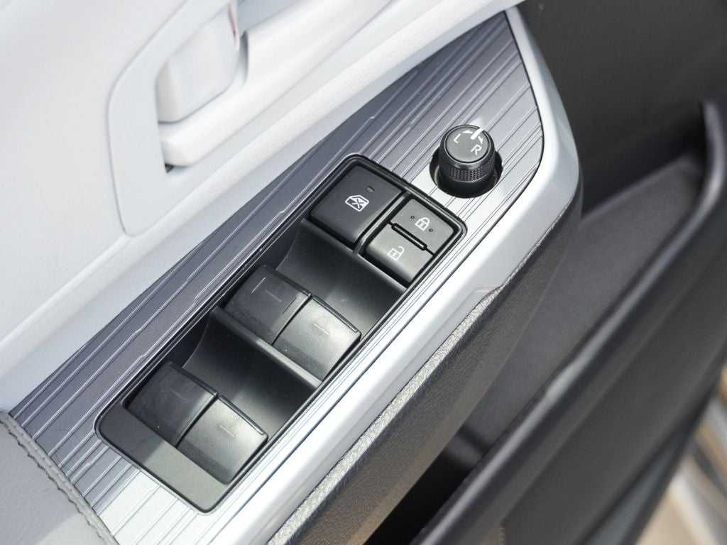 2026 Toyota Sienna LE 8 Passenger