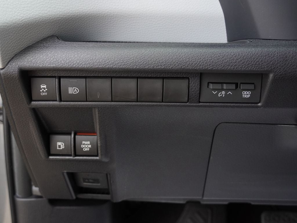 2026 Toyota Sienna LE 8 Passenger