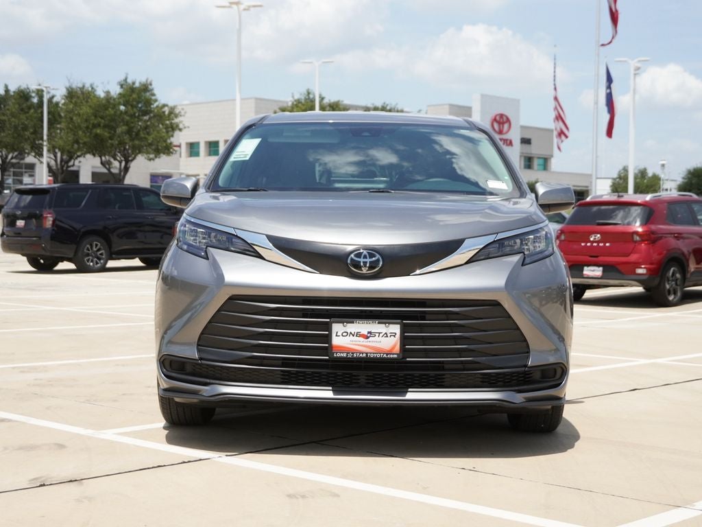 2026 Toyota Sienna LE 8 Passenger