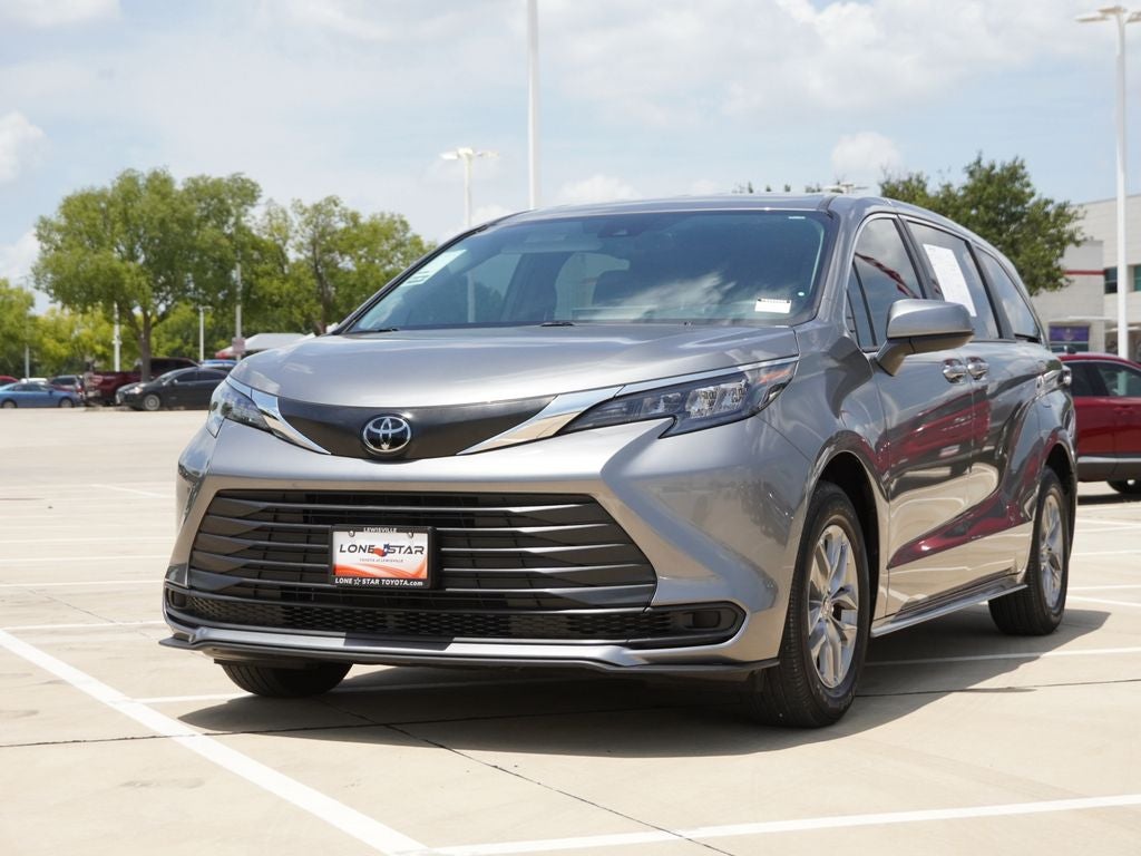 2026 Toyota Sienna LE 8 Passenger