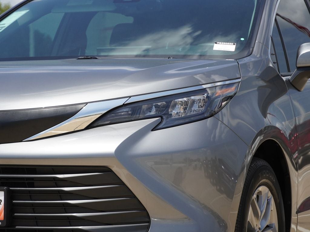2026 Toyota Sienna LE 8 Passenger