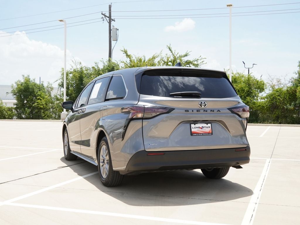 2026 Toyota Sienna LE 8 Passenger