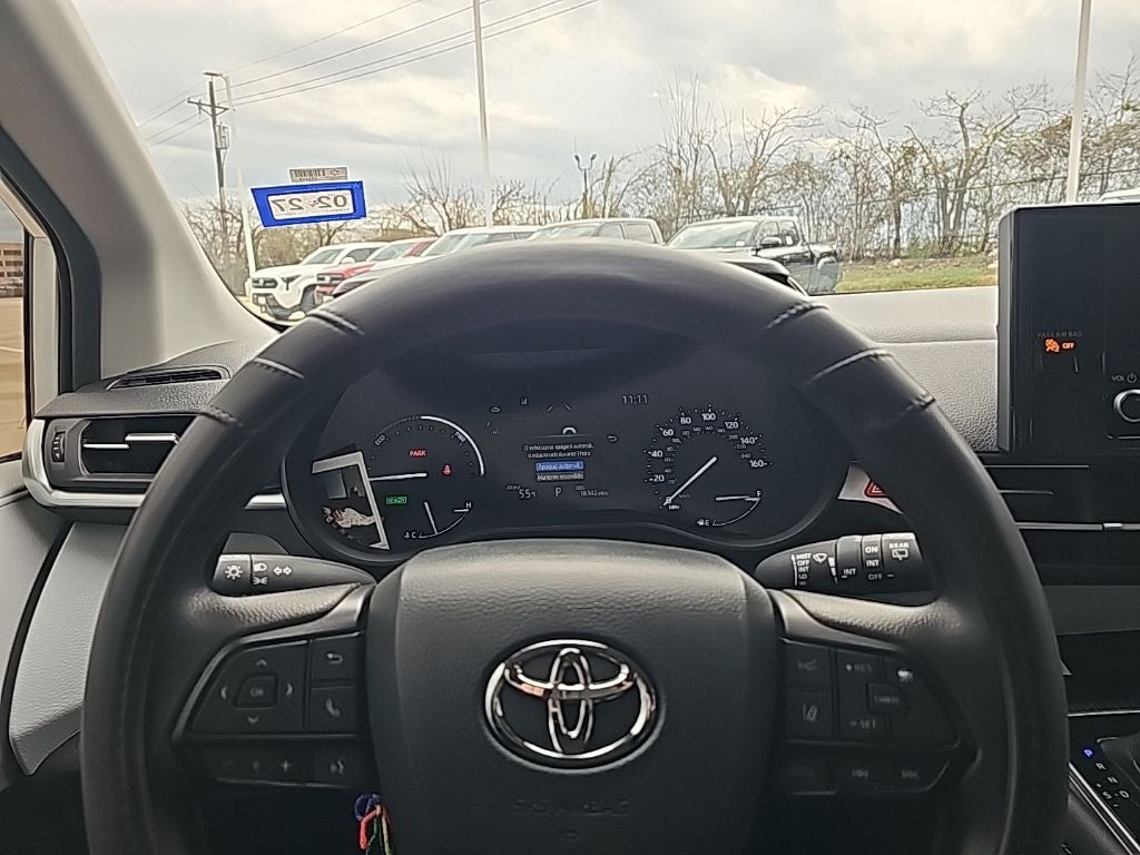 2025 Toyota Sienna LE 8 Passenger