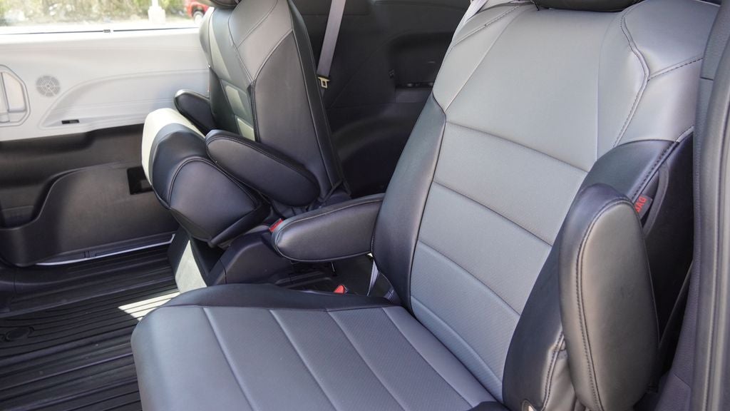 2025 Toyota Sienna LE 8 Passenger