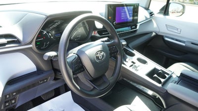 2025 Toyota Sienna LE 8 Passenger