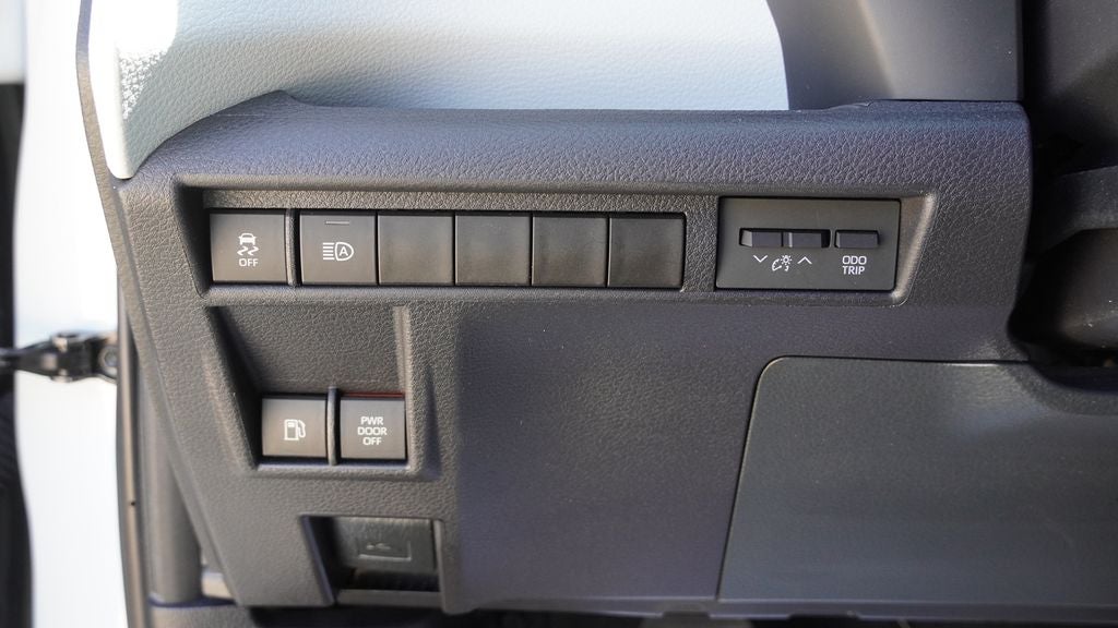 2025 Toyota Sienna LE 8 Passenger