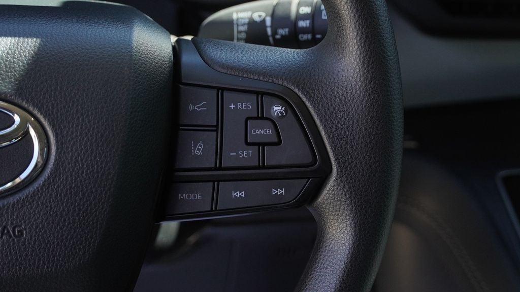 2025 Toyota Sienna LE 8 Passenger