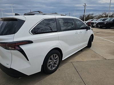 2025 Toyota Sienna LE 8 Passenger