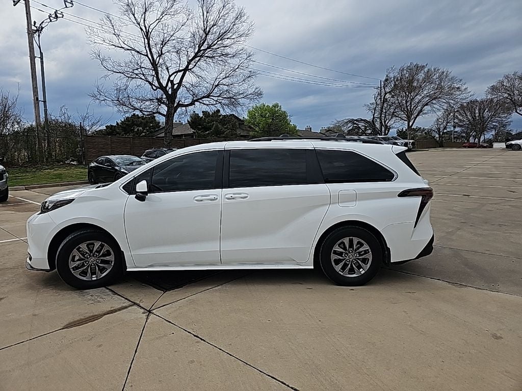 2025 Toyota Sienna LE 8 Passenger