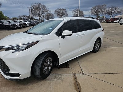 2025 Toyota Sienna LE 8 Passenger